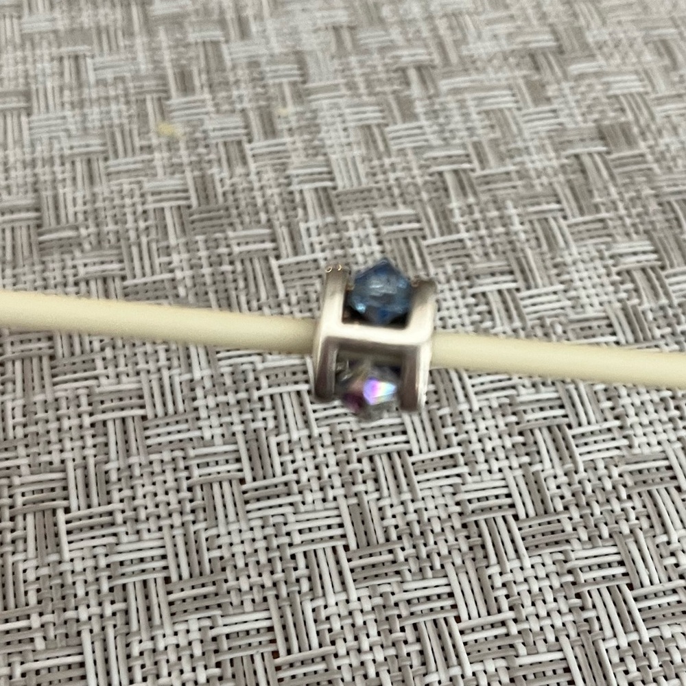 Trollbeads small summer jewel charm. Item # TAGBE-00102. Retired 2019. - Picture 8 of 10